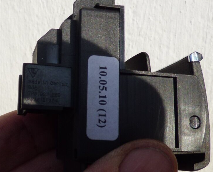 Porsche Cayenne S 92A Parking Brake Switch 7P5927225 ORIGINAL gebraucht - Feststellbremsschalter – Produktansicht 3