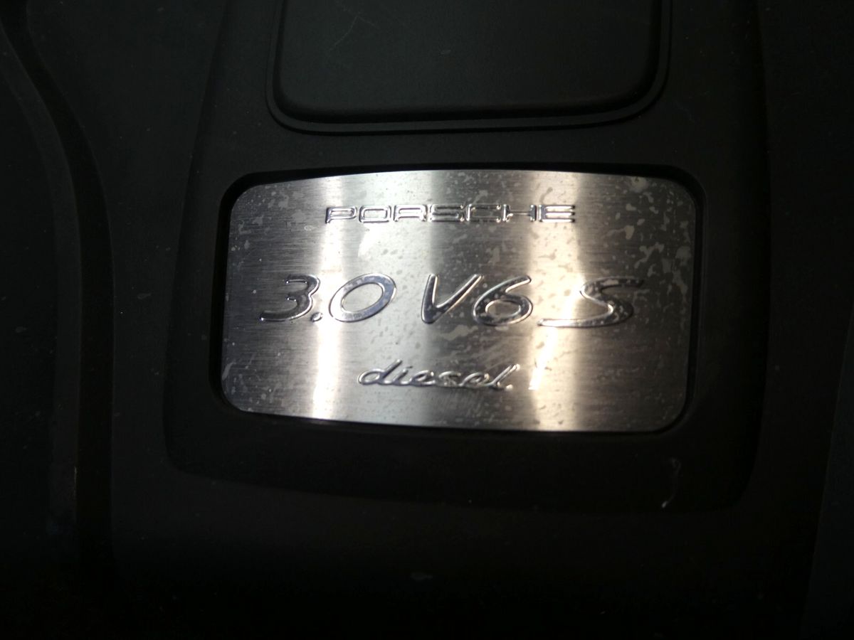 Porsche Macan 95B Diesel 95B103925A ORIGINAL gebraucht - Motorabdeckung – Produktansicht 3