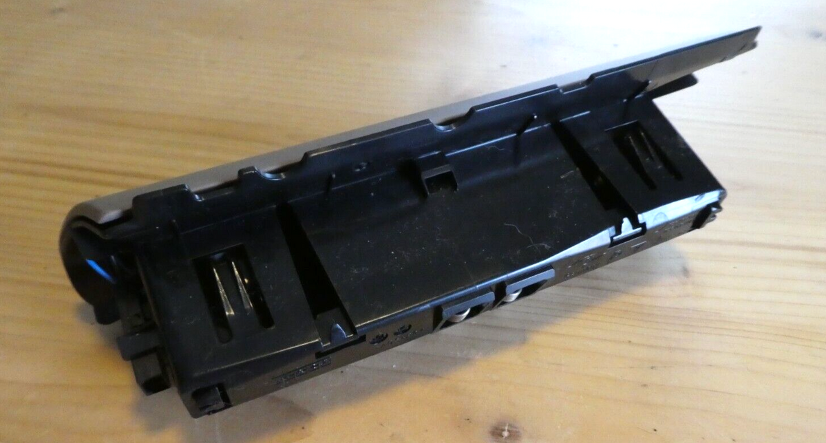 Porsche Cayenne 92A Staufach Hinten Rechts 7P5857952 Farbe Tartufo ORIGINAL gebraucht - Aschenbecher – Produktansicht 2