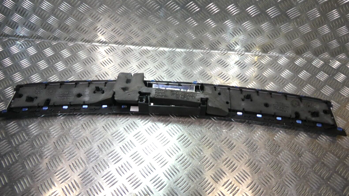 Porsche Cayenne 92A Ladekannte hinten 7P0863459F 7P5863909 7P5863422 ORIGINAL gebraucht - Verkleidung – Produktansicht 4