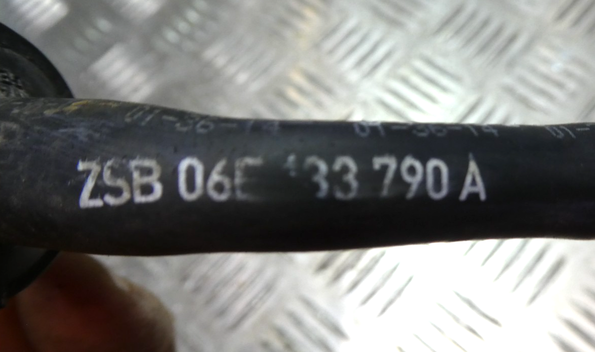 Porsche 970 2015 Unterdruckschläuche Vakuumröhre 06E133790A ORIGINAL gebraucht - Panamera – Produktansicht 2