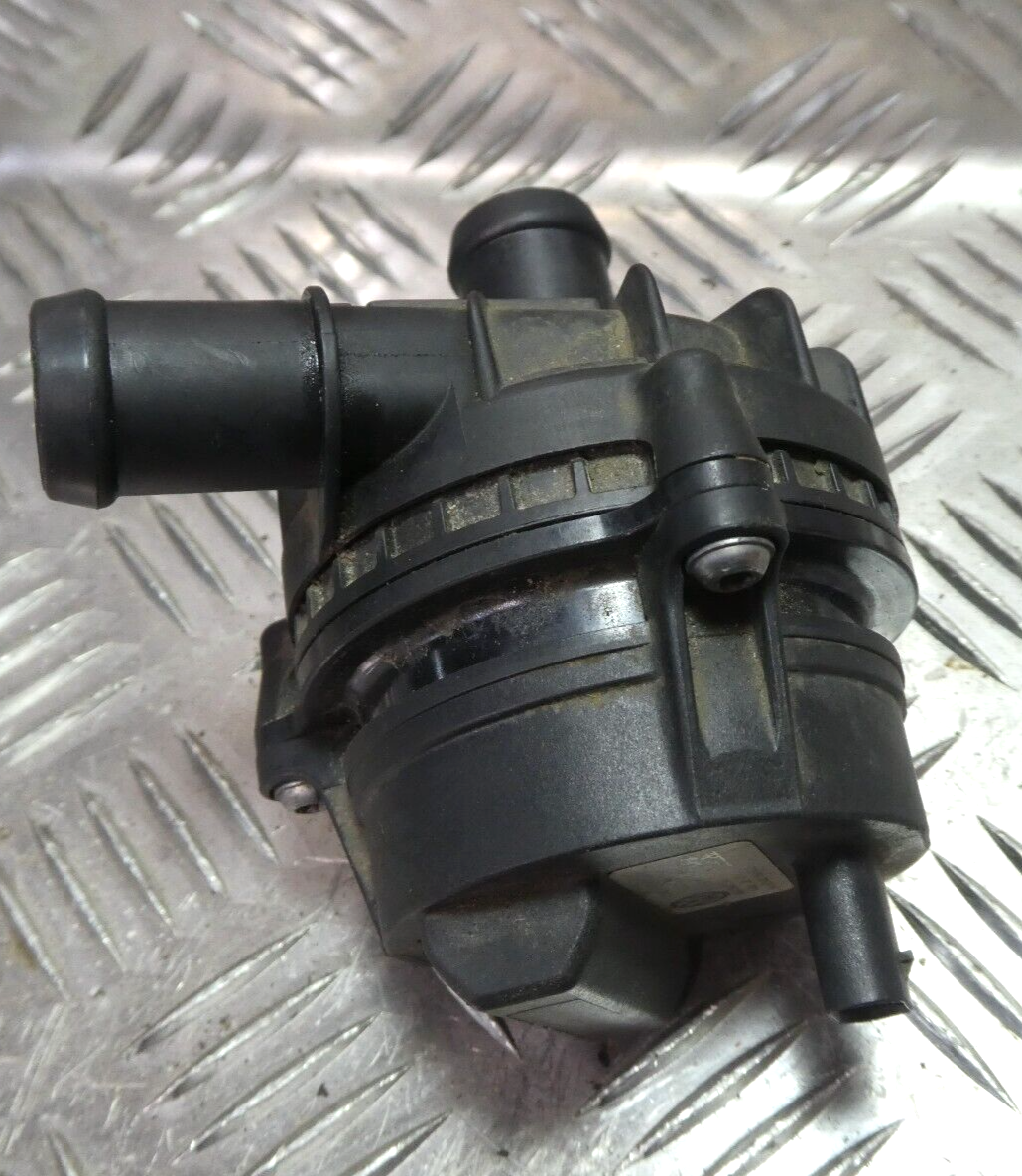 VW ID3 ID.3 Orig. Wasserpumpe Kühlmittelpumpe Pumpe 1EA965567 ORIGINAL gebraucht - Volkswagen – Produktansicht 2