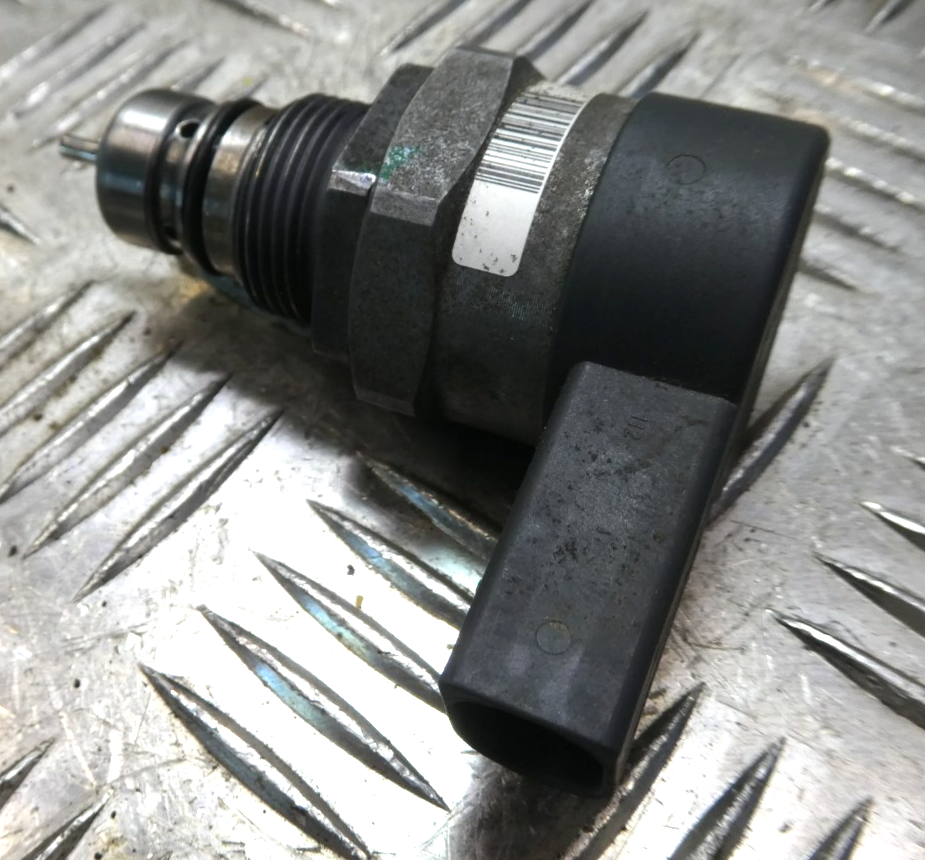 PORSCHE MACAN 3.0 TDI Kraftstoffdrucksensor Raildrucksensor ORIGINAL gebraucht - 057130764AE – Produktansicht 1
