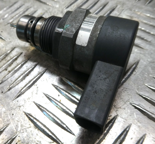 PORSCHE MACAN 3.0 TDI Kraftstoffdrucksensor Raildrucksensor ORIGINAL gebraucht - 057130764AE – Produktansicht 1