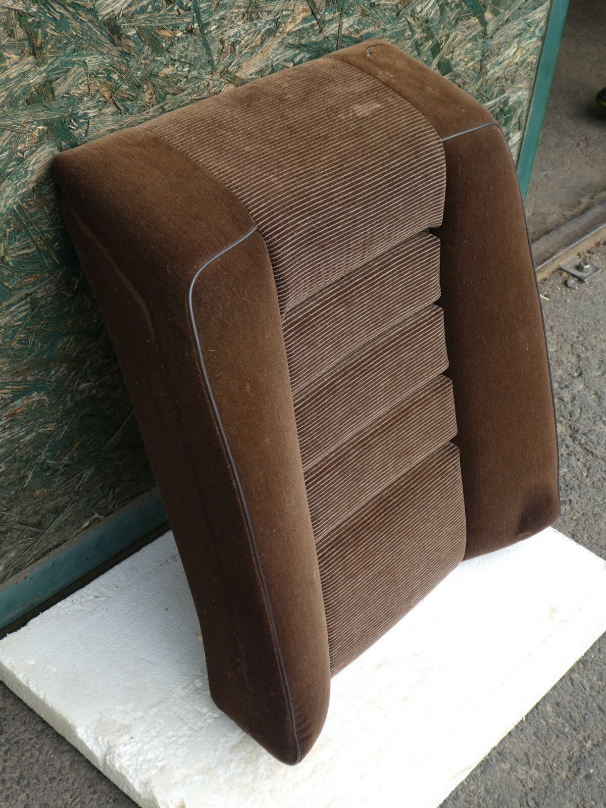 Mercedes-Benz C126 SEC Coupe 126 Sitzlehne Sitz hinten links _ Velour braun – Produktansicht 2