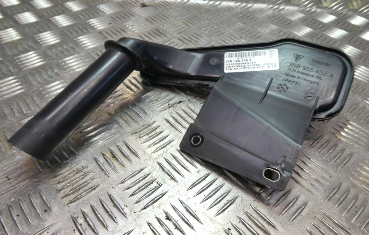Orig PORSCHE MACAN 3.0 TDI EINFÜLLSTUTZEN TANK 95B955449A 95B955452A ORIGINAL gebraucht - WASCHANLAGE – Produktansicht 2