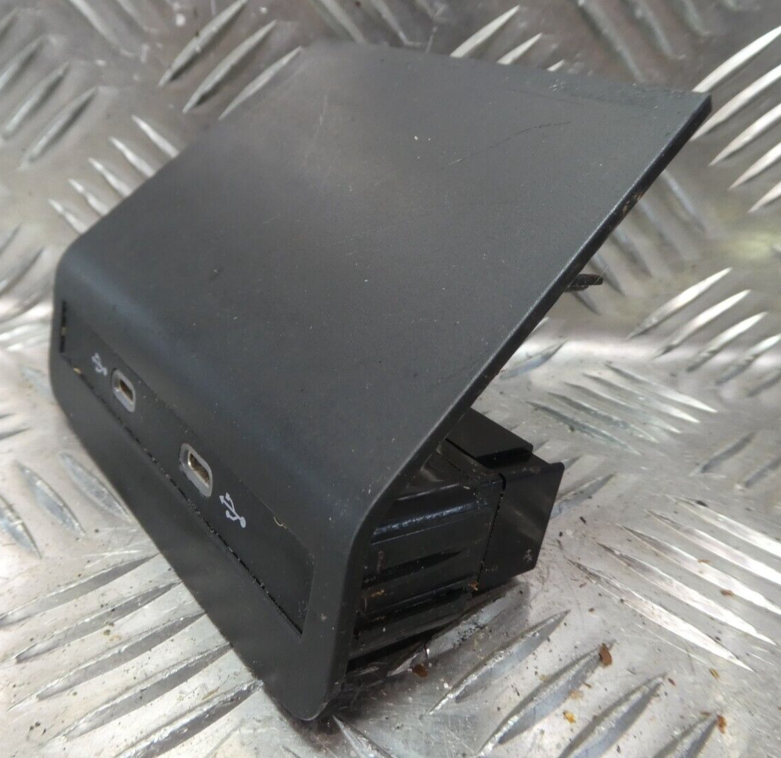 VW ID3 Pro 10A863099 5NA035736 Doppel 2x USB-Buchse Slot Port USB-C ORIGINAL gebraucht - Volkswagen – Produktansicht 2