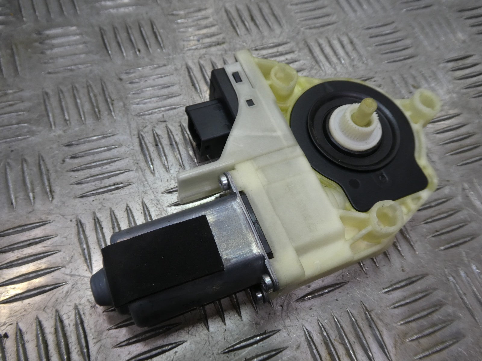 Porsche Panamera 970 Fensterhebermotor Hinten Links ORIGINAL gebraucht - 0536011002 – Produktansicht 2