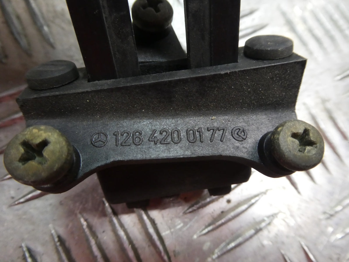 Mercedes-Benz S-Klasse C126 W126 SEC Fussfeststellbremse Entriegelung ORIGINAL gebraucht - 1264200177 – Produktansicht 3