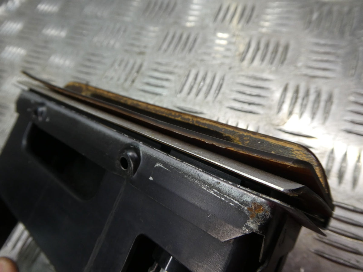 Mercedes-Benz W126 SEC C126 Aschenbecher vorne – Produktansicht 6
