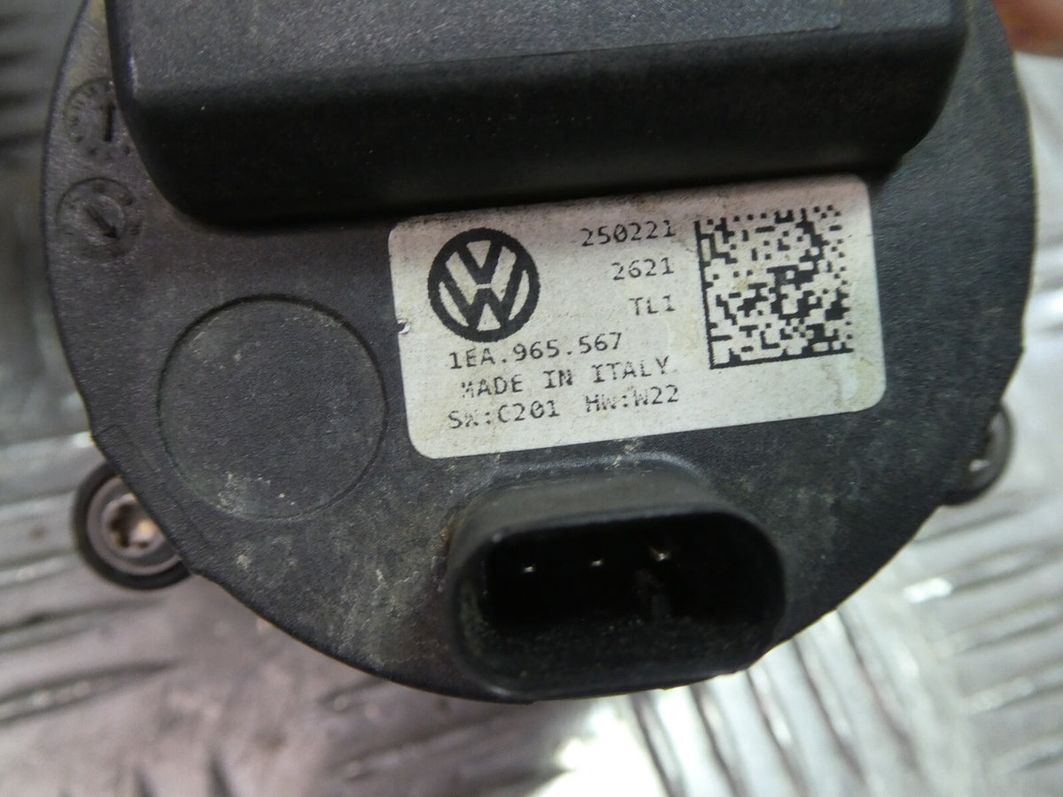 VW ID3 ID.3 Orig. Wasserpumpe Kühlmittelpumpe Pumpe 1EA965567 ORIGINAL gebraucht - Volkswagen – Produktansicht 3
