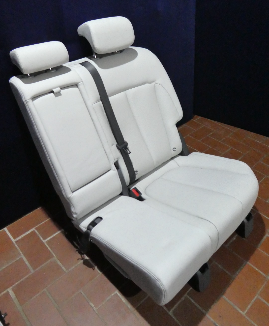 HYUNDAI IONIQ 5 Leder Sitze Hinten Links Weiß Ausstattung wie NEU ORIGINAL gebraucht - reichhaltigste – Produktansicht 12