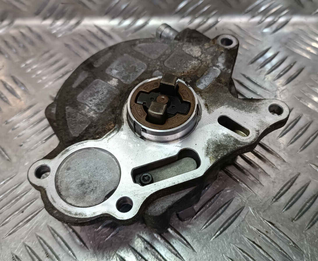 VW T5 2.0 TDI CAA Vakuumpumpe Unterdruckpumpe 03L145100F ORIGINAL gebraucht - Transporter – Produktansicht 1