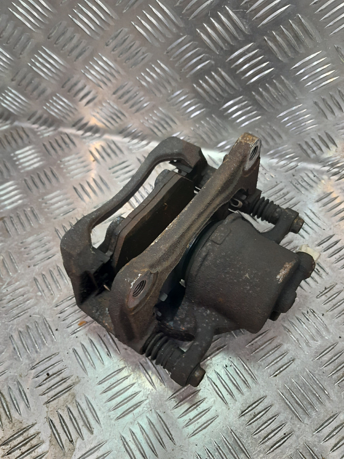 Jeep 1.6 Mjet Original Bremssattel Vorne Links 249L D848 gebraucht - Renegade – Produktansicht 2
