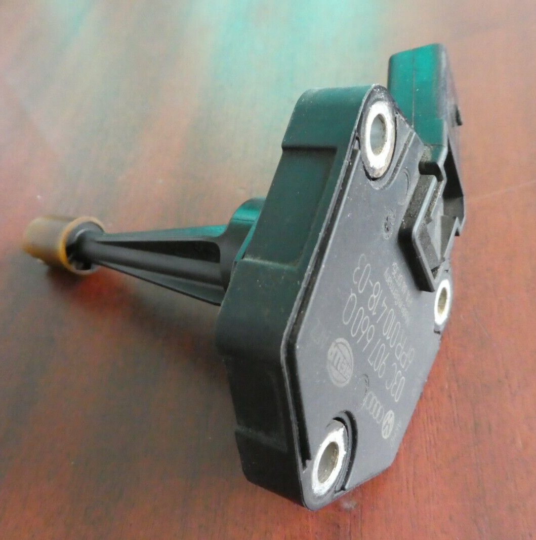 Porsche 970 3.0 TDI Ölstandsensor Sensor Ölstandgeber 03C907660Q ORIGINAL gebraucht - PANAMERA – Produktansicht 2