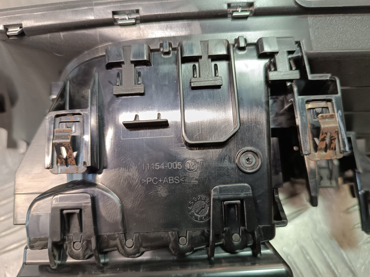 Renault Zoe 2022 Original Luftdüse Verkelidung Mittel 11154005 11153006 gebraucht - 11413000 – Produktansicht 4