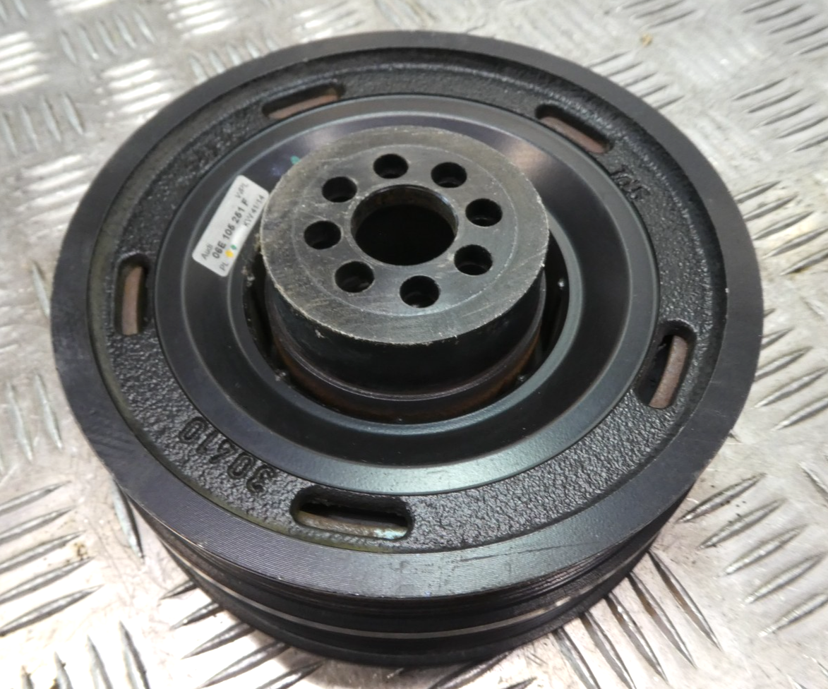 Porsche 3.0 E-Hybrid Motor Kurbelwelle Riemenscheibe 06E105251F ORIGINAL gebraucht - Panamera – Produktansicht 3