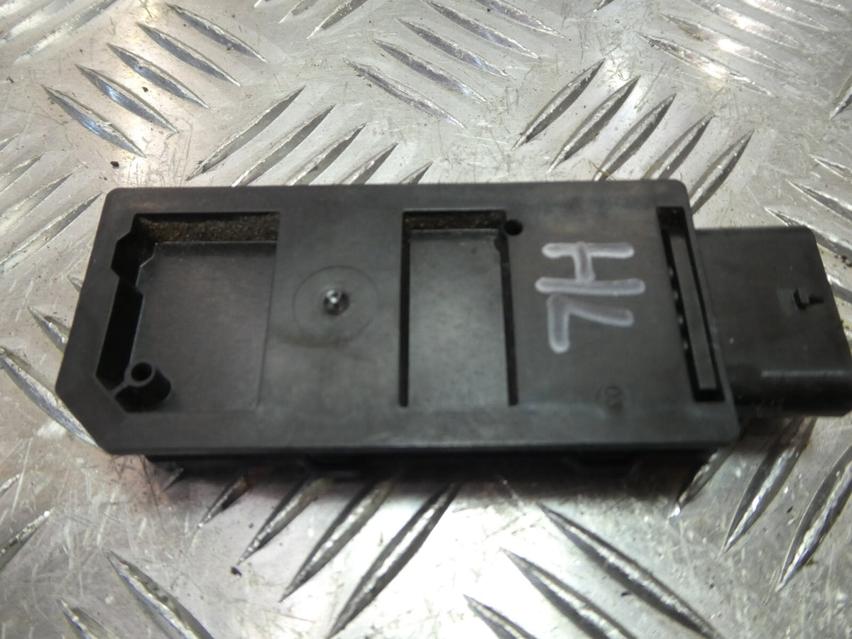 VW ID3 Steuergerät Antenne Keyless Startberechtigung hinteb links ORIGINAL gebraucht - Volkswagen – Produktansicht 2