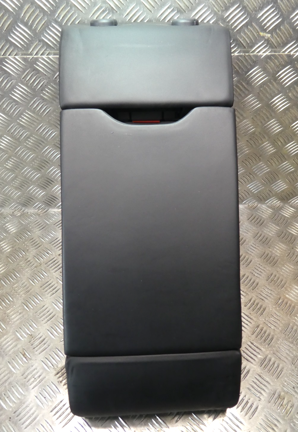 Porsche Macan 95B Schwarz Leder Stütze Sitze hinten mitte NEUWERTIG ORIGINAL gebraucht - Sitzlehne – Produktansicht 1