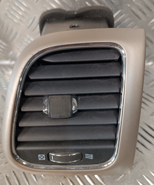 Jeep Grand Cherokee WK2 Rechts Luftdüse Belüftung ORIGINAL gebraucht - X90016403MR – Produktansicht 1