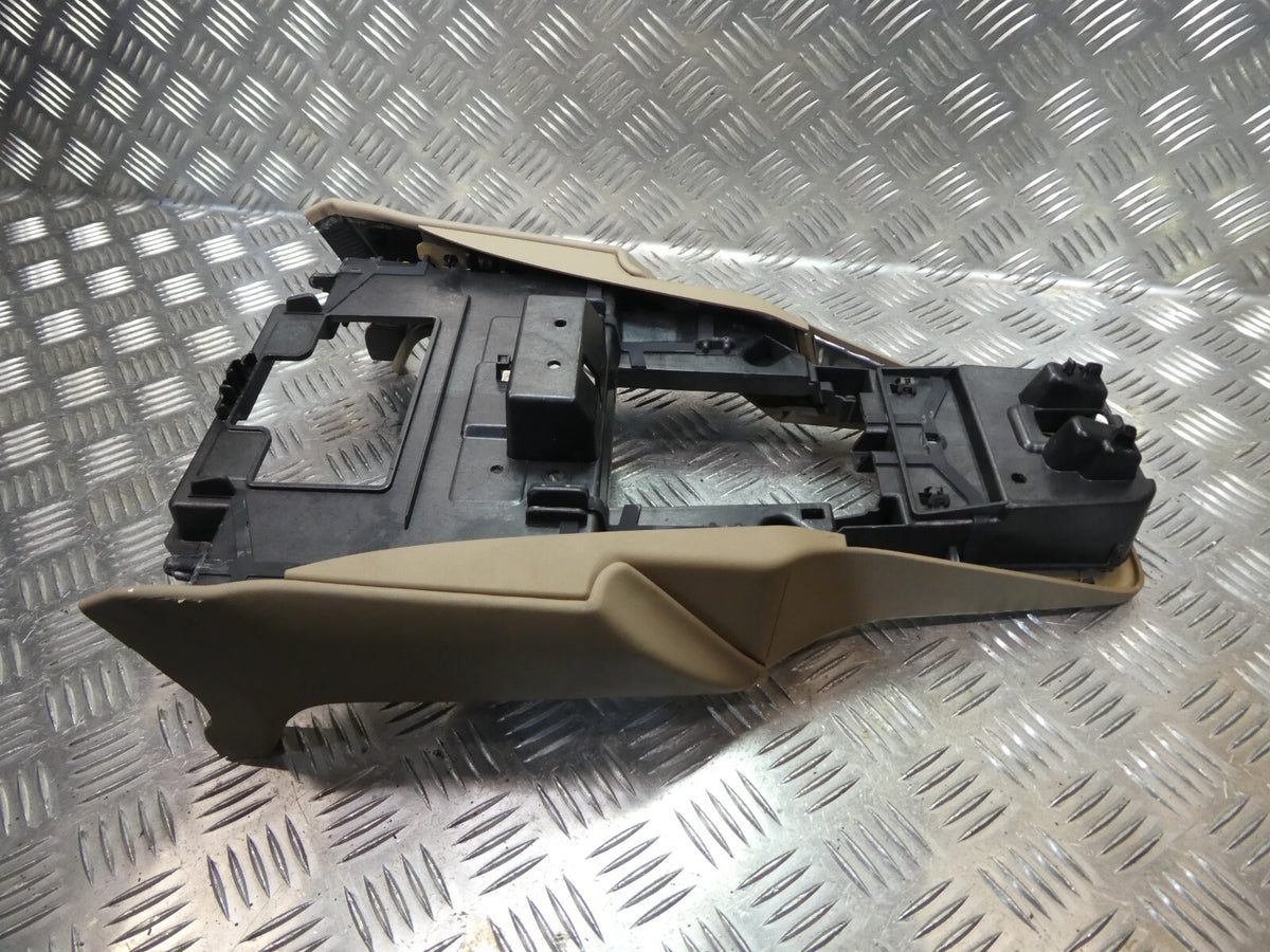 Porsche Cayenne 92A Mittelkonsole 7P5864089A DF2 Farbe: Tartufo ORIGINAL gebraucht - Verkleidung – Produktansicht 3