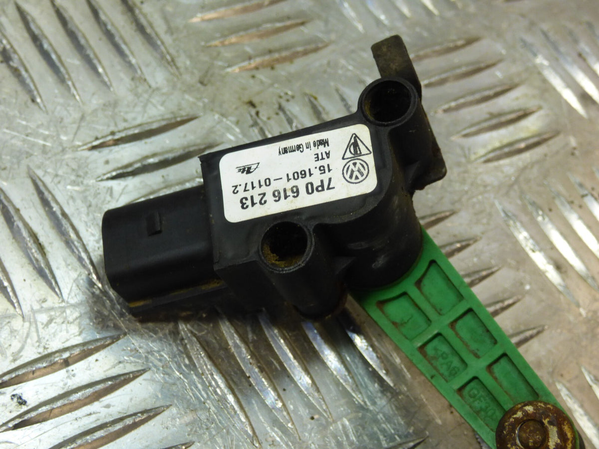 Porsche Cayenne 92A Leuchtweitenregulierung LWR 7P0616213 ORIGINAL gebraucht - Niveausensor – Produktansicht 2