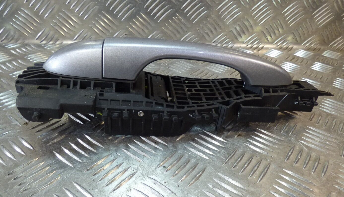 Jeep Cherokee KL 2015 Türgriff Hinten Rechts silber ORIGINAL gebraucht - P68084836AD – Produktansicht 2