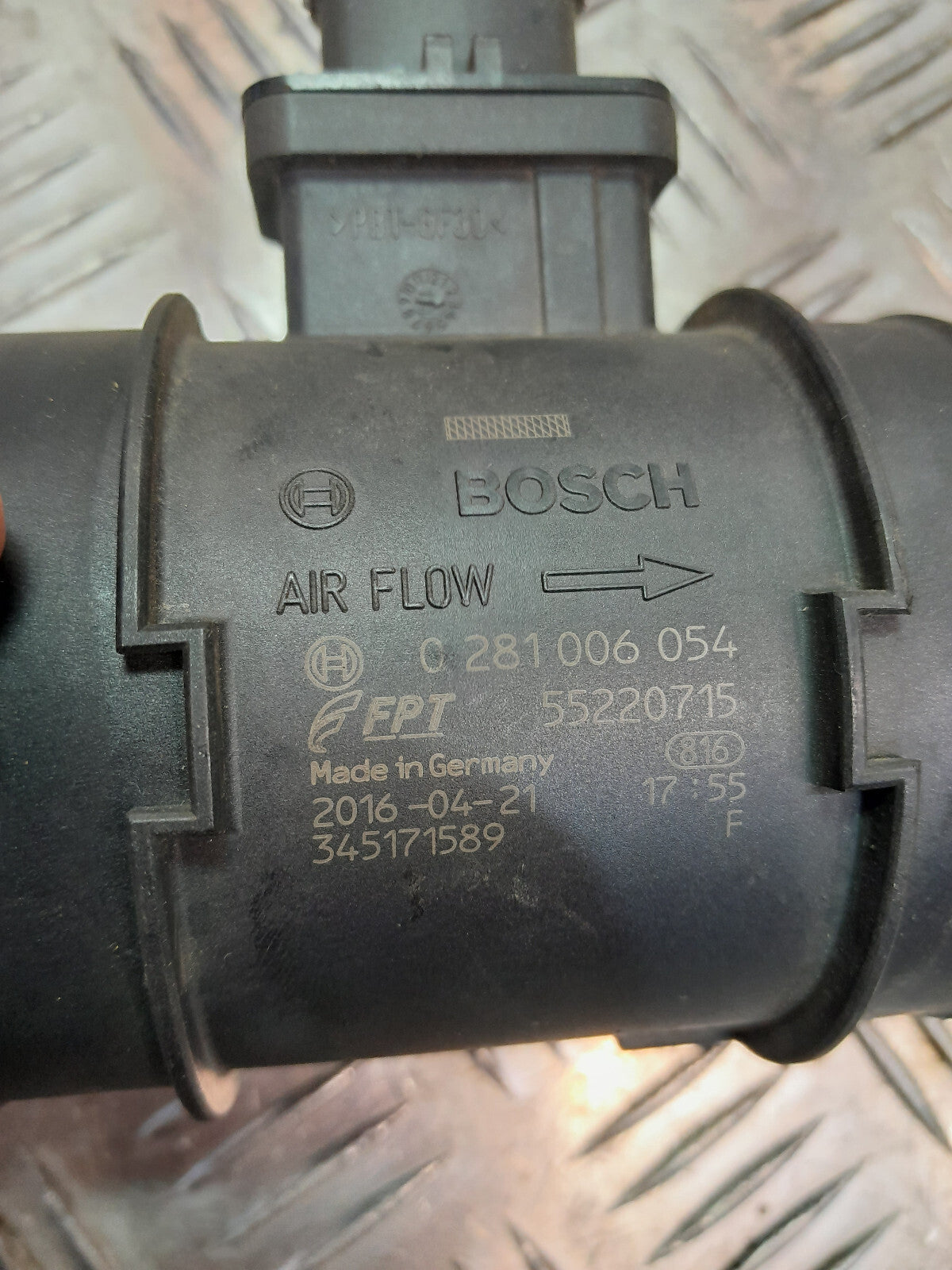 Jeep Renegade 1.6 Mjet Luftmassenmesser Sensor 55220715 Bosch ORIGINAL gebraucht - 0281006054 – Produktansicht 3
