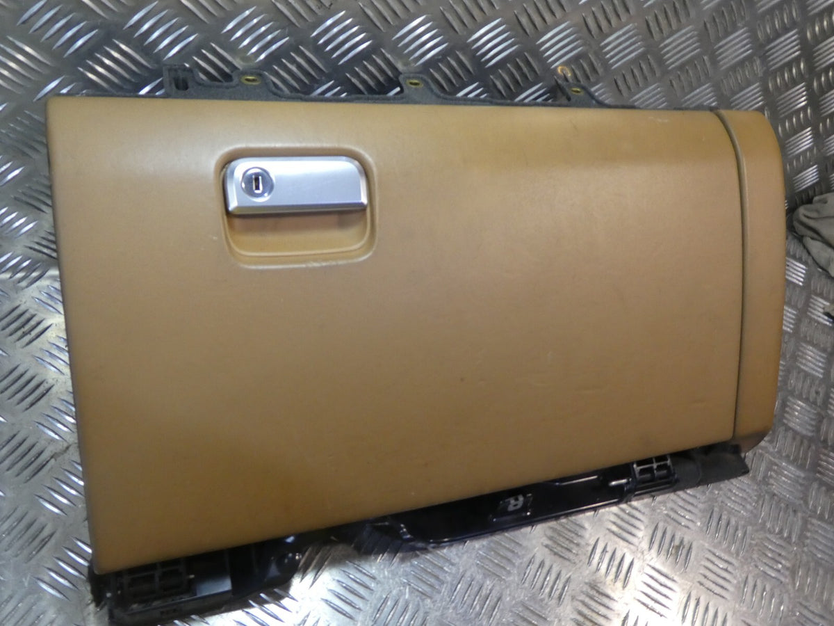 Porsche Cayenne 92A Handschuhkasten Ablagefach 7P5857095K cognac ORIGINAL gebraucht - Handschuhfach – Produktansicht 2