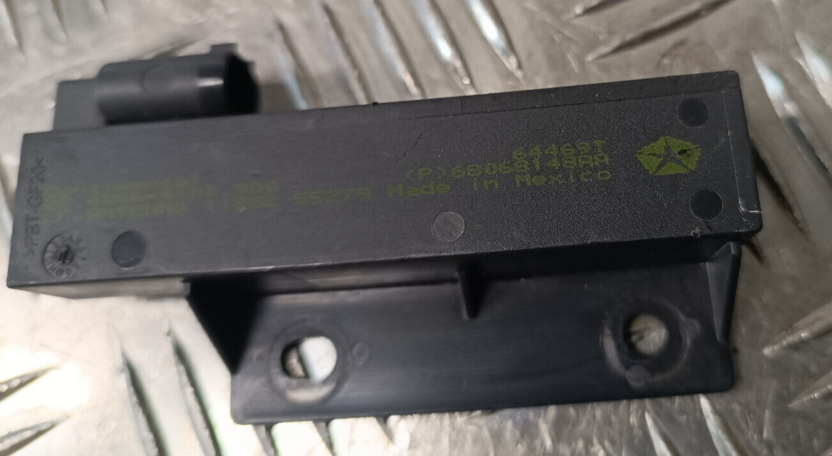 Jeep Grand Cherokee WK2 Radio Antenne Module ORIGINAL gebraucht - 68068148AA – Produktansicht 1