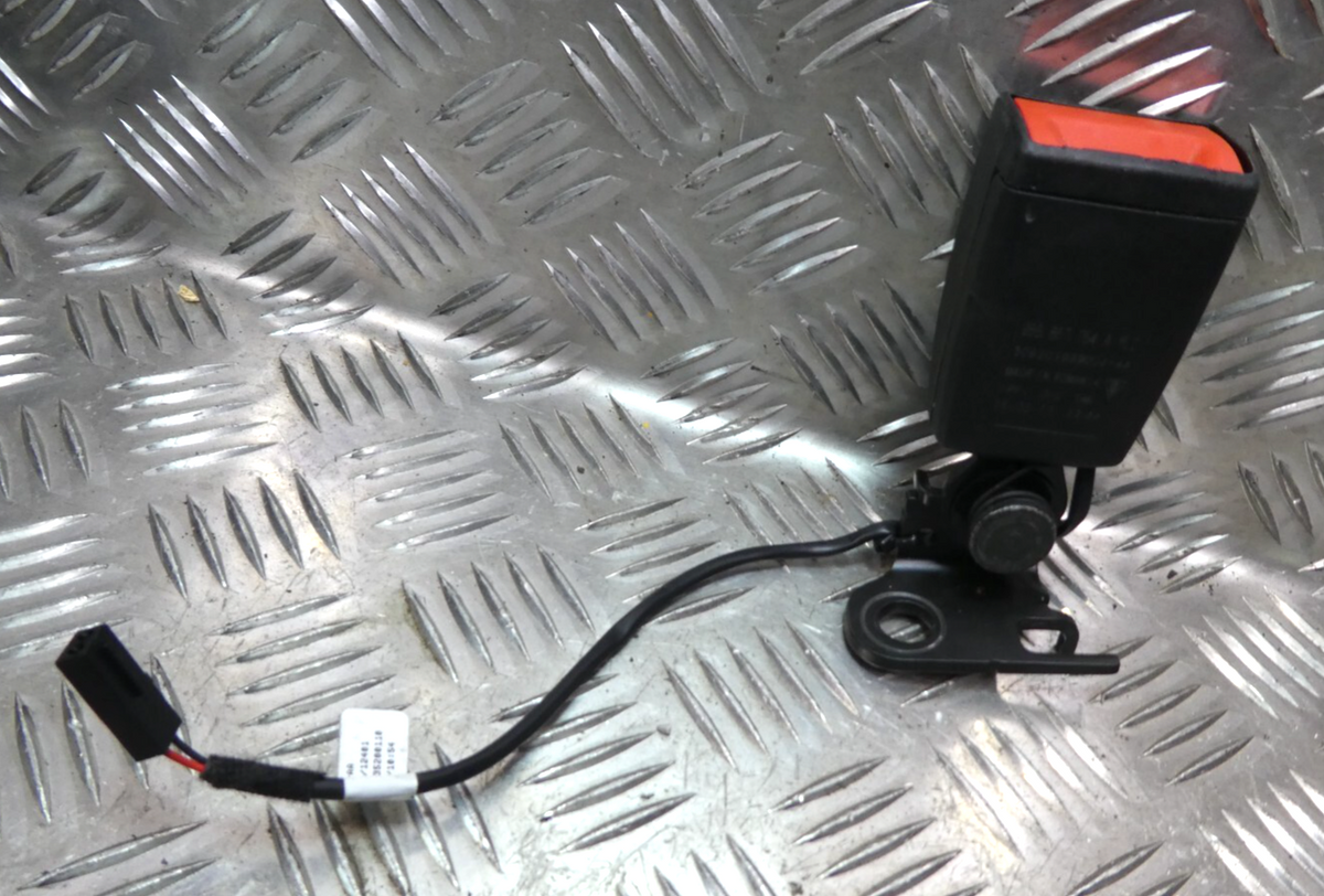 Porsche Macan 95B hinten Mitte 95B857740A ORIGINAL gebraucht - Gurtschloss – Produktansicht 1