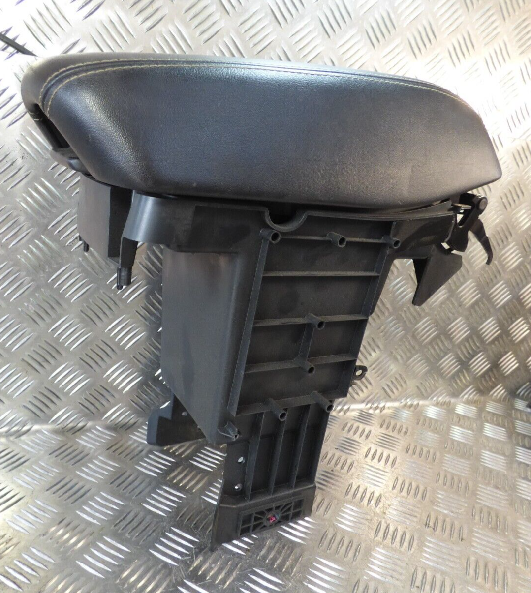 Jeep KL 2015 Leder Armlehne 1WZ46TRMAE _ 1WZ46DX9AA ORIGINAL gebraucht - Cherokee – Produktansicht 8
