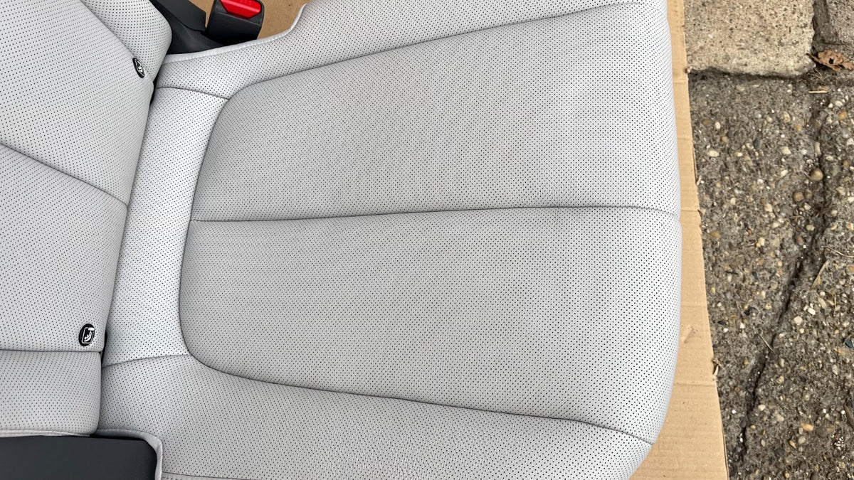 HYUNDAI IONIQ 5 Leder Sitze Hinten Recht Weiß Ausstattung wie NEU ORIGINAL gebraucht - reichhaltigste – Produktansicht 6