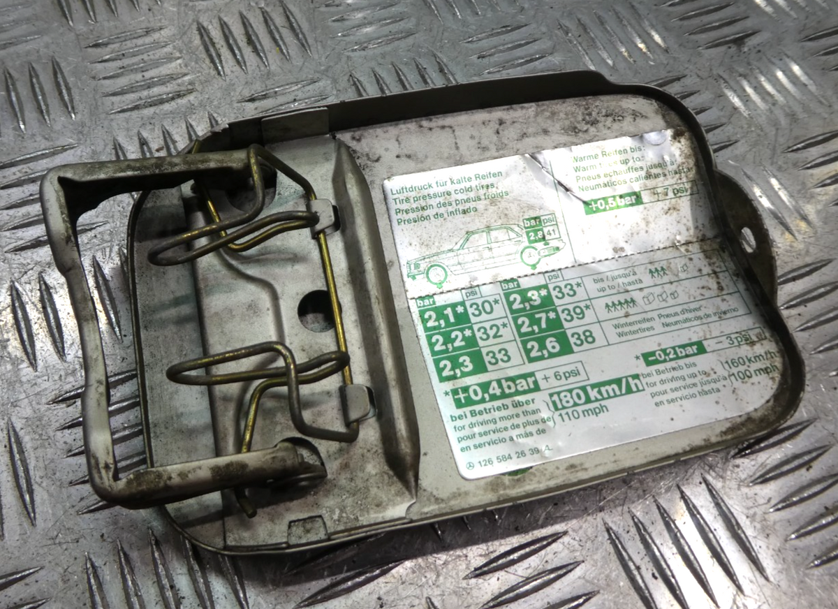 Mercedes-Benz C126 W126 Coupe SEC Tankklappe Tankdeckel – Produktansicht 2