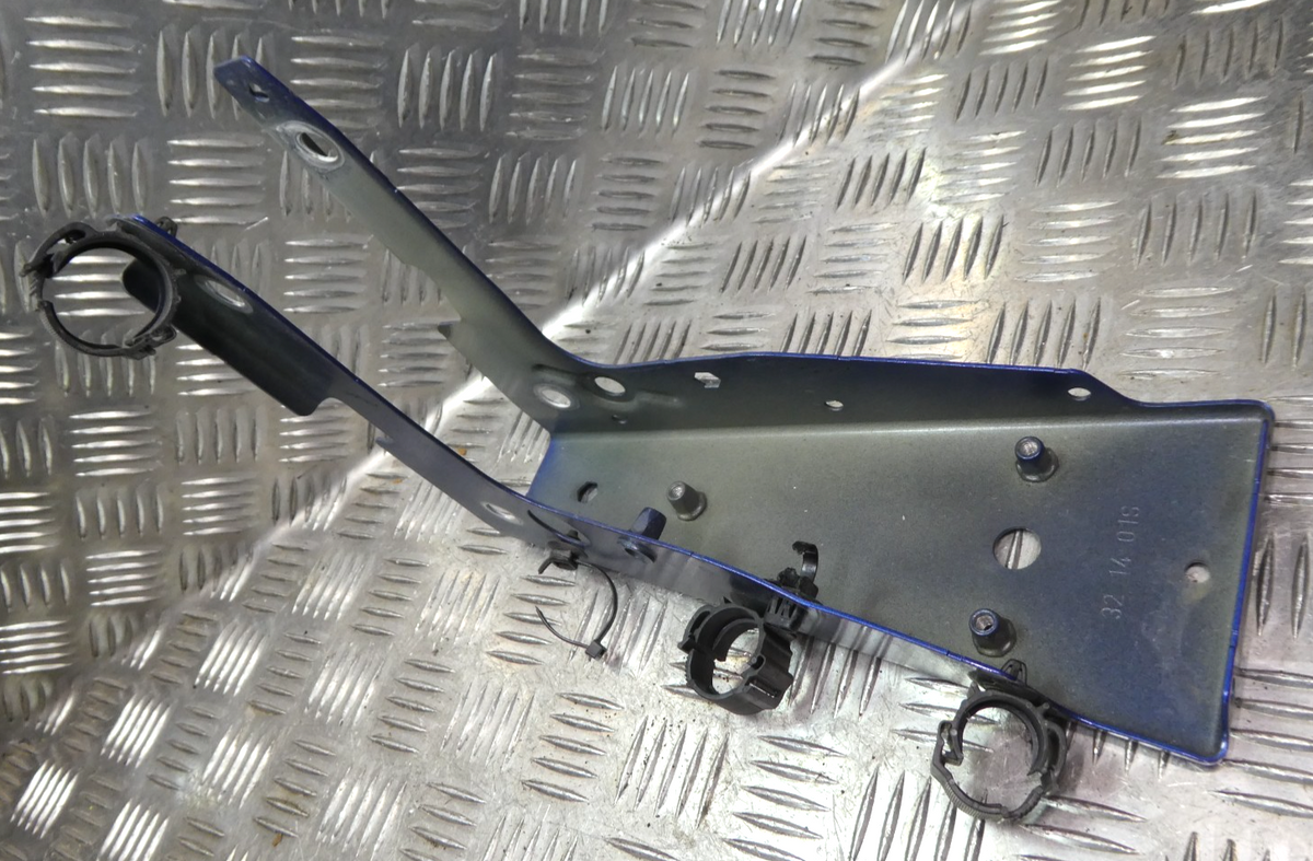 Porsche 970 Halter Konsole Scheinwerfer aussparung Kotflügel vorne Link ORIGINAL gebraucht - Panamera – Produktansicht 2