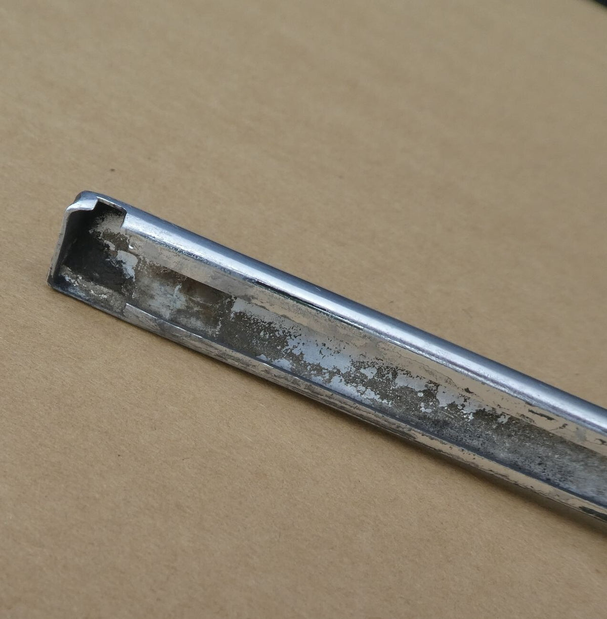 Mercedes-Benz C126 SEC Coupe Griff Heckdeckel Zierleiste ORIGINAL gebraucht - A1267500093 – Produktansicht 8