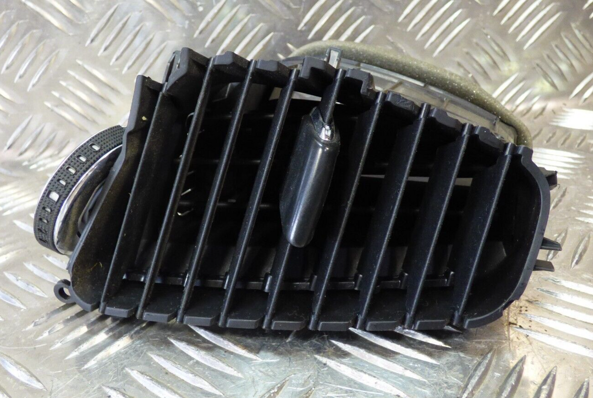Jeep KL 2015 Lüftungsgitter Armaturenbrett links 1WG57TRMAC _ 75543A0 ORIGINAL gebraucht - Cherokee – Produktansicht 1