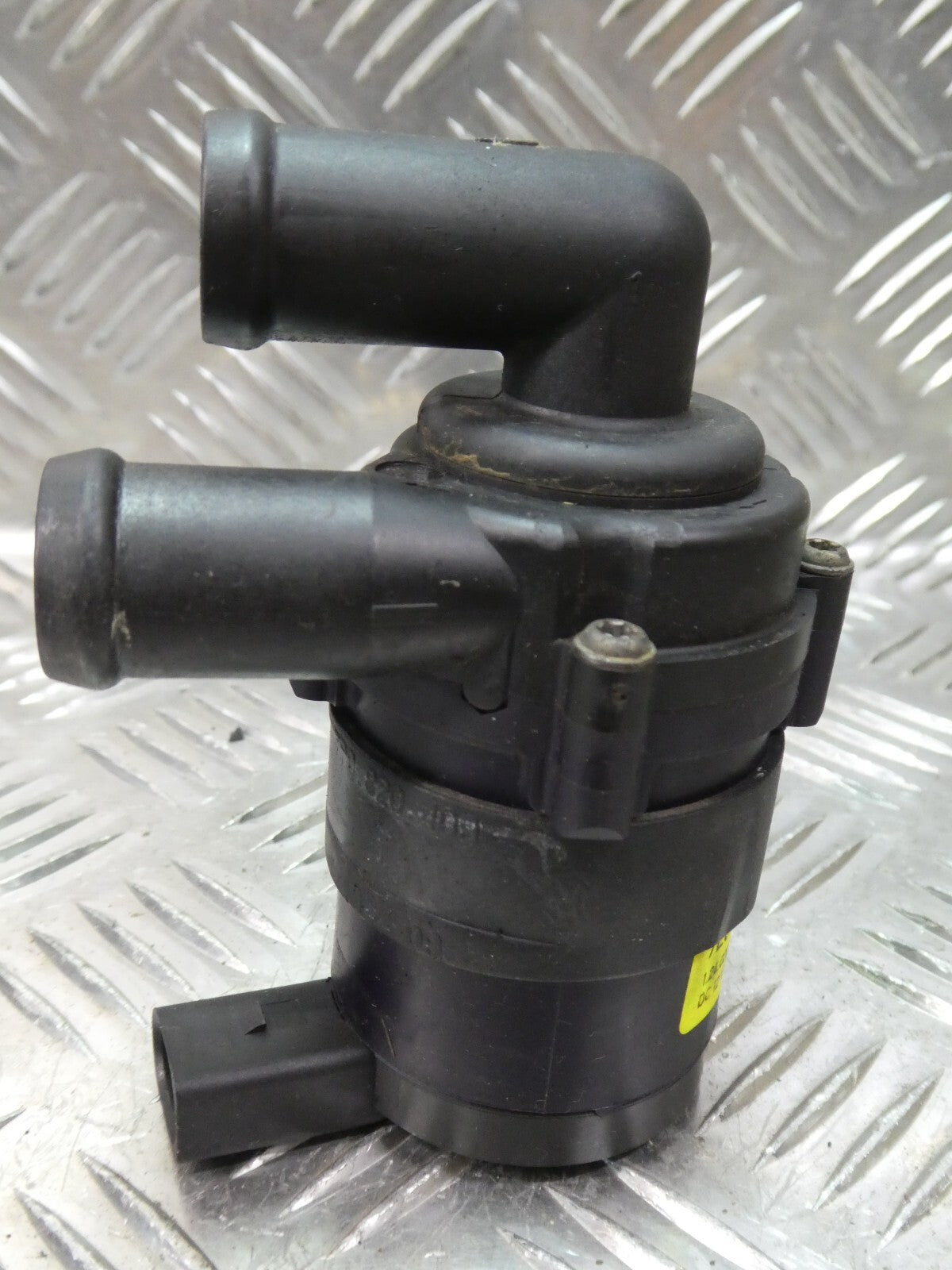 Porsche Cayenne 92A Zusatzwasserpumpe Wasserpumpe 7L0965561J gebraucht - Original – Produktansicht 1