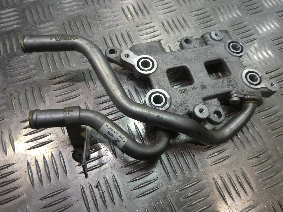 Porsche Cayenne S 92A 4.8 Getriebekühler Vorwärmer 7P0121065M ORIGINAL gebraucht - Rohrstutzen – Produktansicht 2