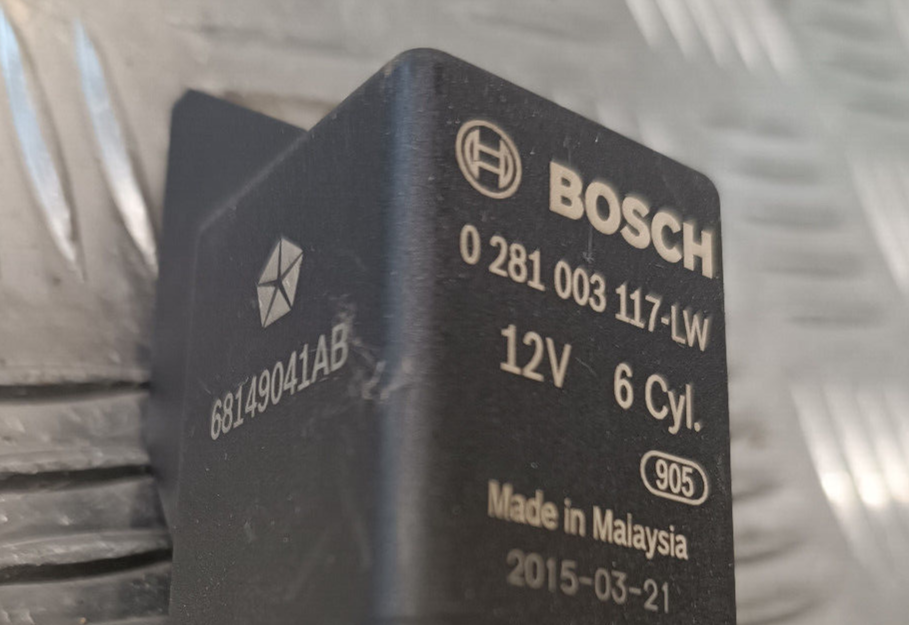 Jeep Grand Cherokee WK2 Diesel Glühkerze Relais BOSCH 0281003117 ORIGINAL gebraucht - 68149041AB – Produktansicht 3