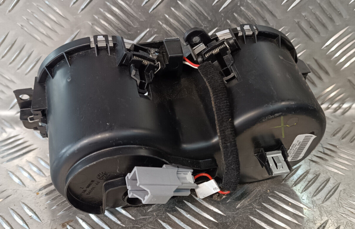 Jeep Grand Cherokee WK2 Original Getränkehalter gebraucht - X90018102BL – Produktansicht 2