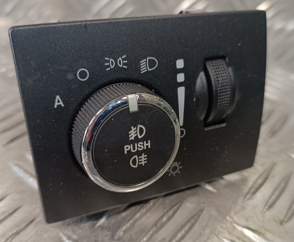 Jeep Grand Cherokee WK2 Lichtschalter Auto Schalter ORIGINAL gebraucht - P68142243AA – Produktansicht 1