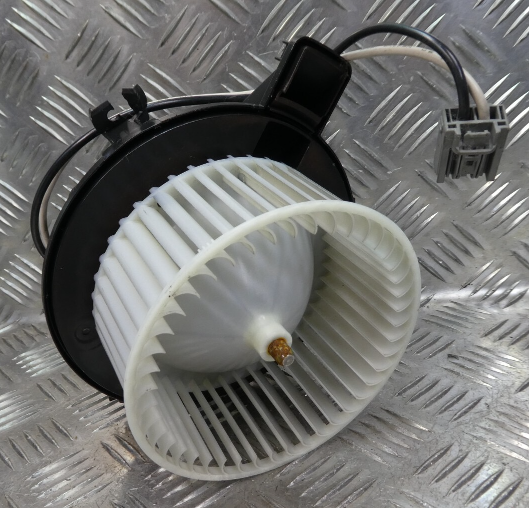 OPEL ASTRA K Gebläsemotor Lüftermotor Heizungsgebläse MAHLE ORIGINAL gebraucht - KG087001 – Produktansicht 2