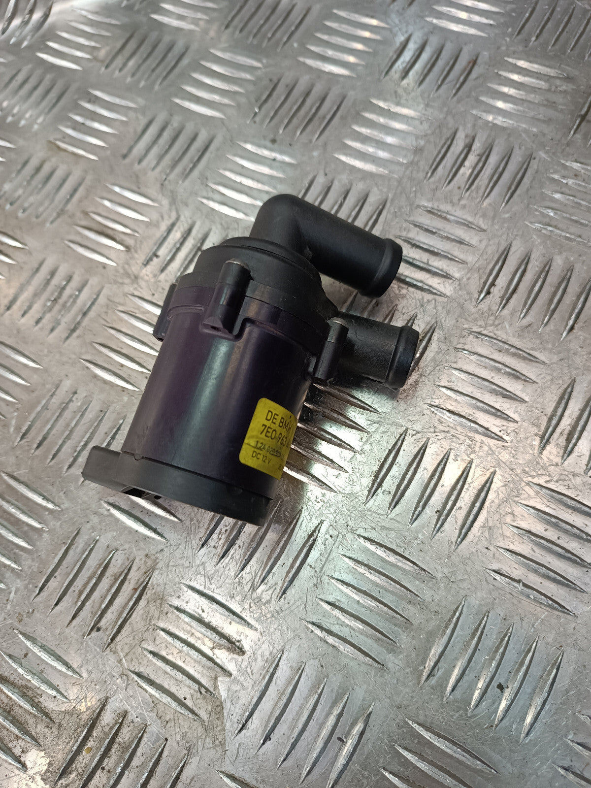 VW T5 1.9 TDI Wasserpumpe Pumpe 7E0963417 7E0 963 417 ORIGINAL gebraucht - Transporter – Produktansicht 2