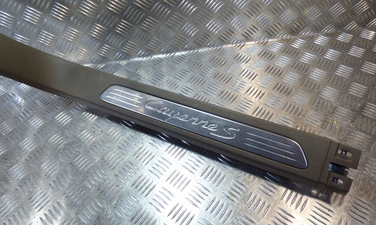 Porsche Cayenne S 92A Einstiegsleiste Schweller v. links 7P5863483M ORIGINAL gebraucht - Verkleidung – Produktansicht 2