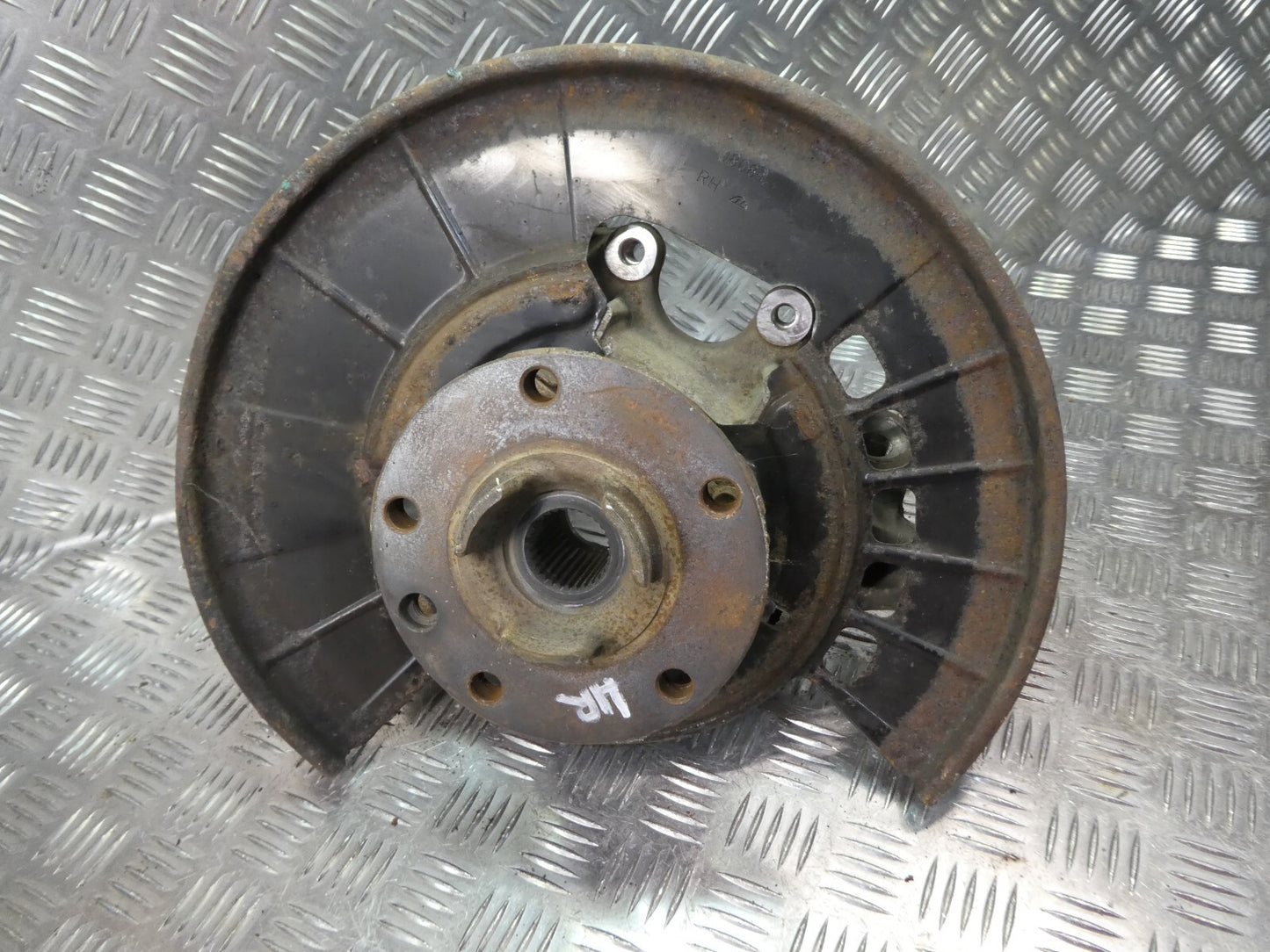 Porsche Cayenne 92A hinten rechts 7P0609404D 7P0505436A ORIGINAL gebraucht - Achsschenkel – Produktansicht 1