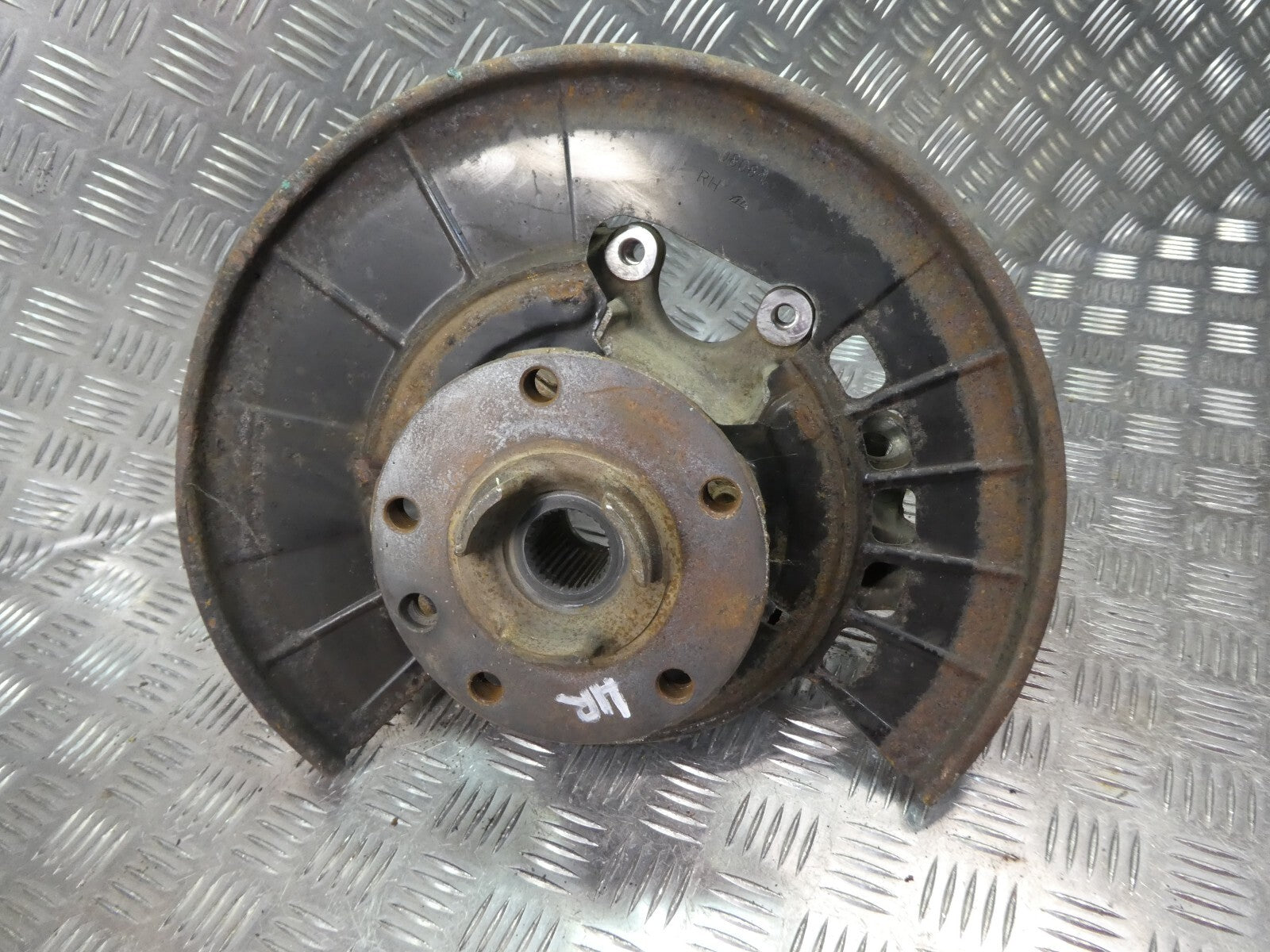 Porsche Cayenne 92A hinten rechts 7P0609404D 7P0505436A ORIGINAL gebraucht - Achsschenkel – Produktansicht 1
