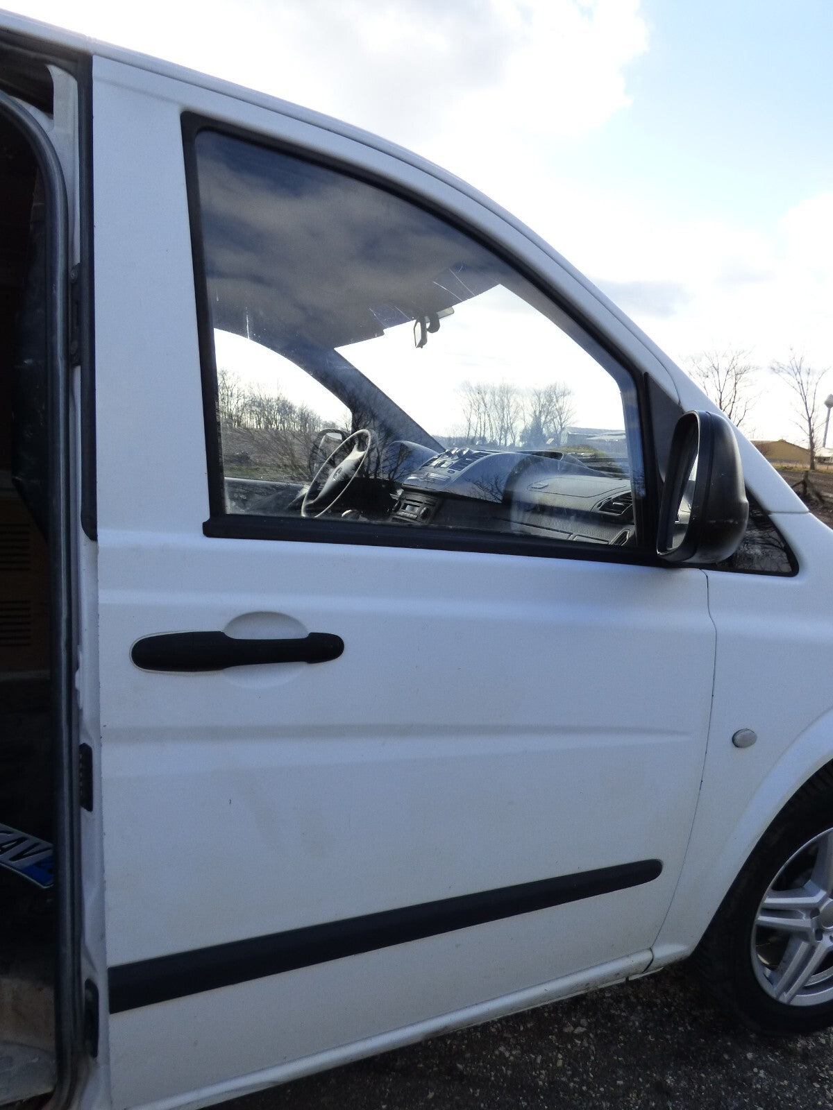 Vito W639 Tür Vorne Rechts ohne Anbauteile_ kein Rost _ Weiß ORIGINAL gebraucht - Mercedes – Produktansicht 1