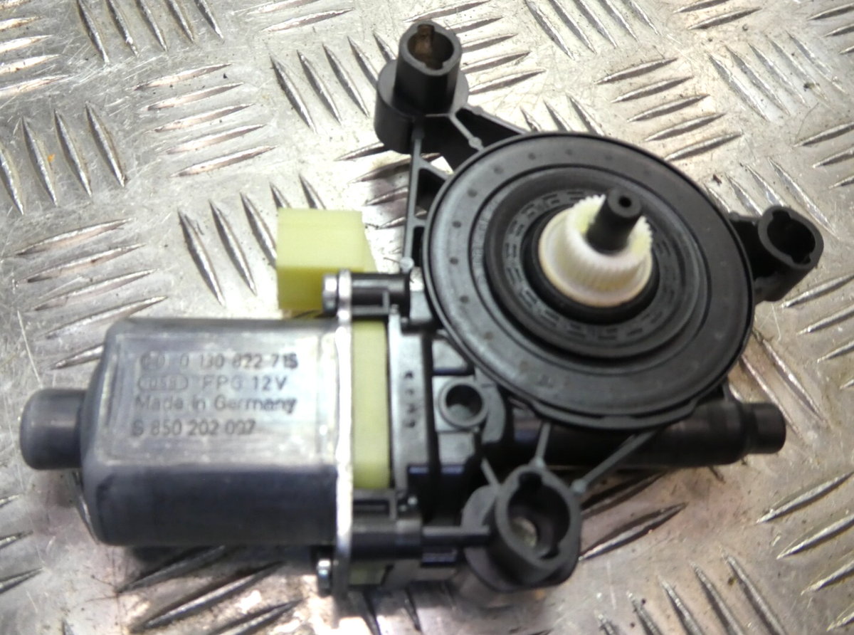 Porsche Macan 95B hinten Links 5Q0959801A ORIGINAL gebraucht - Fensterhebermotor – Produktansicht 2