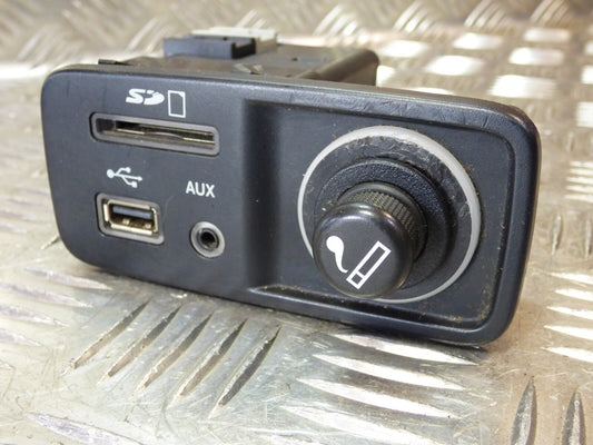 Jeep Cherokee KL Zigarettenanzünder USB SD AUX Connector ORIGINAL gebraucht - 68139536AC – Produktansicht 1